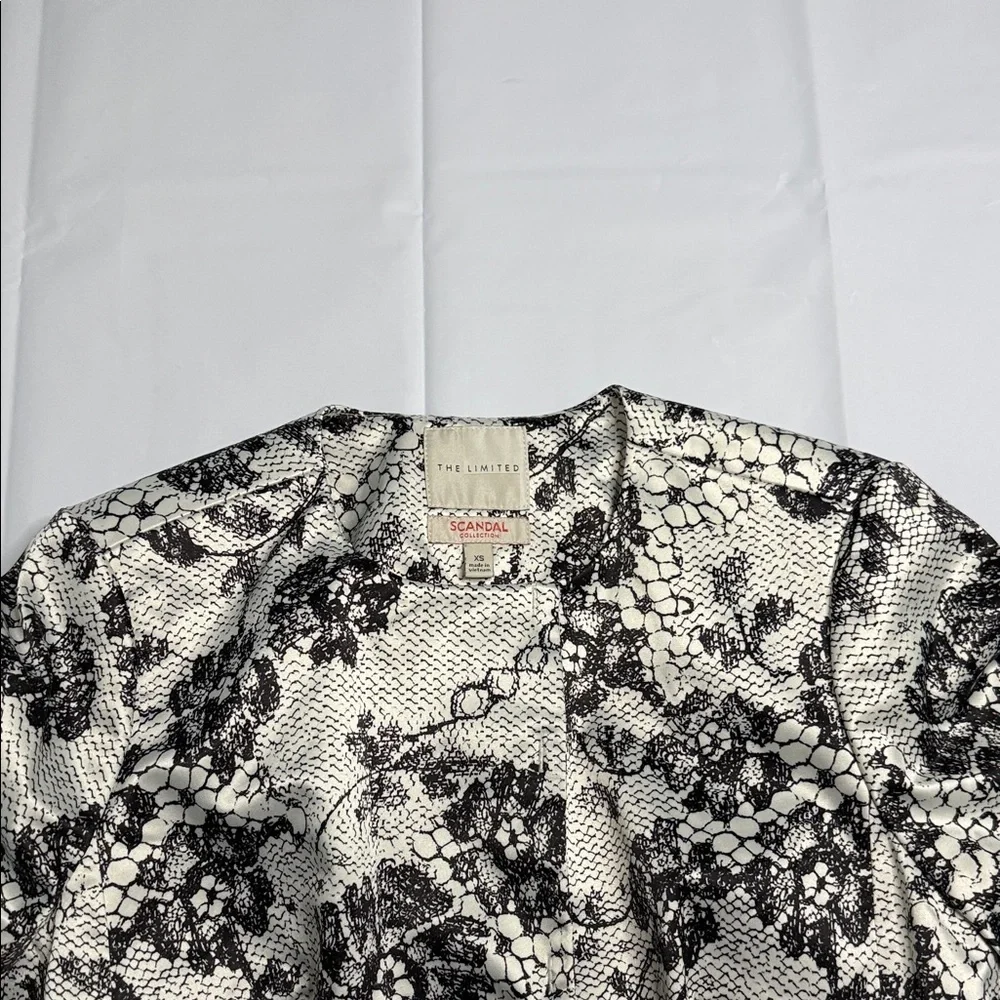 The Limited Black and White Floral Blazer - Picture 2 of 3
